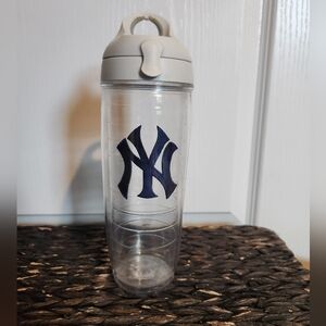 New York Yankees Tervis 24oz. Traditional Classic Water Bottle Blue‎